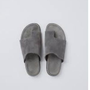 Bassike suede slides #totokaelo #la garcons